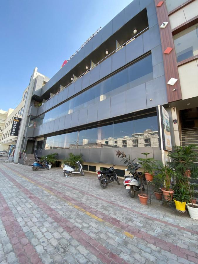 Jb Residency Zirakpur !! Top Rated & Most Awarded Property In Zirakpur酒店 外观 照片