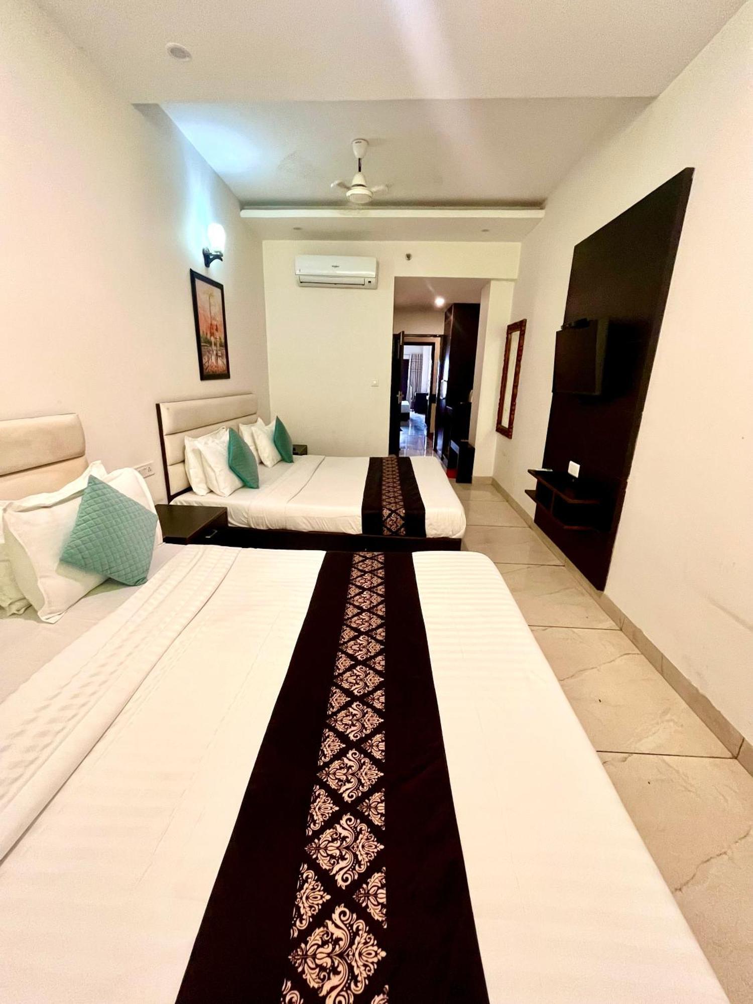 Jb Residency Zirakpur !! Top Rated & Most Awarded Property In Zirakpur酒店 外观 照片